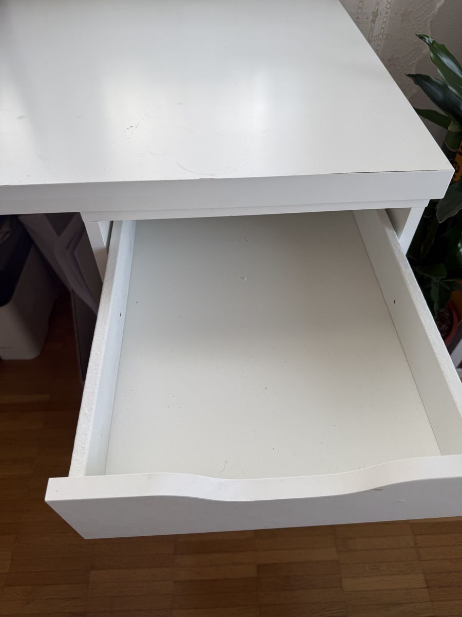 Ikea Scrivanie: Weiss/schwarzes Lagkapten Alex Ikea Pult – Usato da Horgen venduto da xjulialunax 2