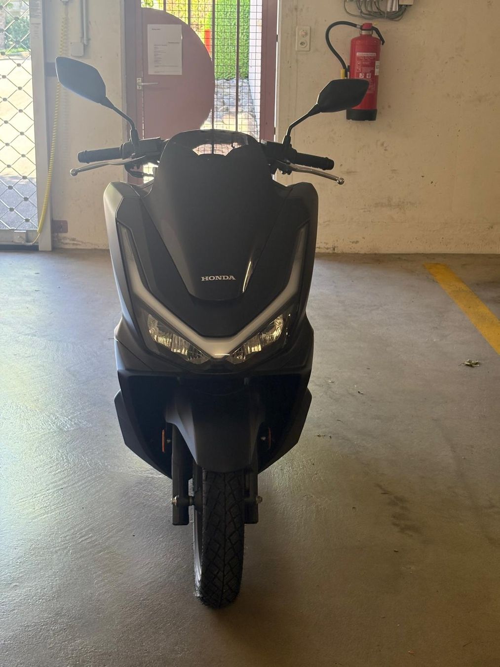 Honda Scooters: Honda PCX 125 – D'occasion à Baar par igo_tl9y 1