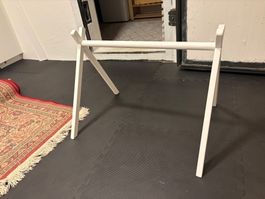 Baby Spielbogen Holz weiss mit Gebrauchsspuren