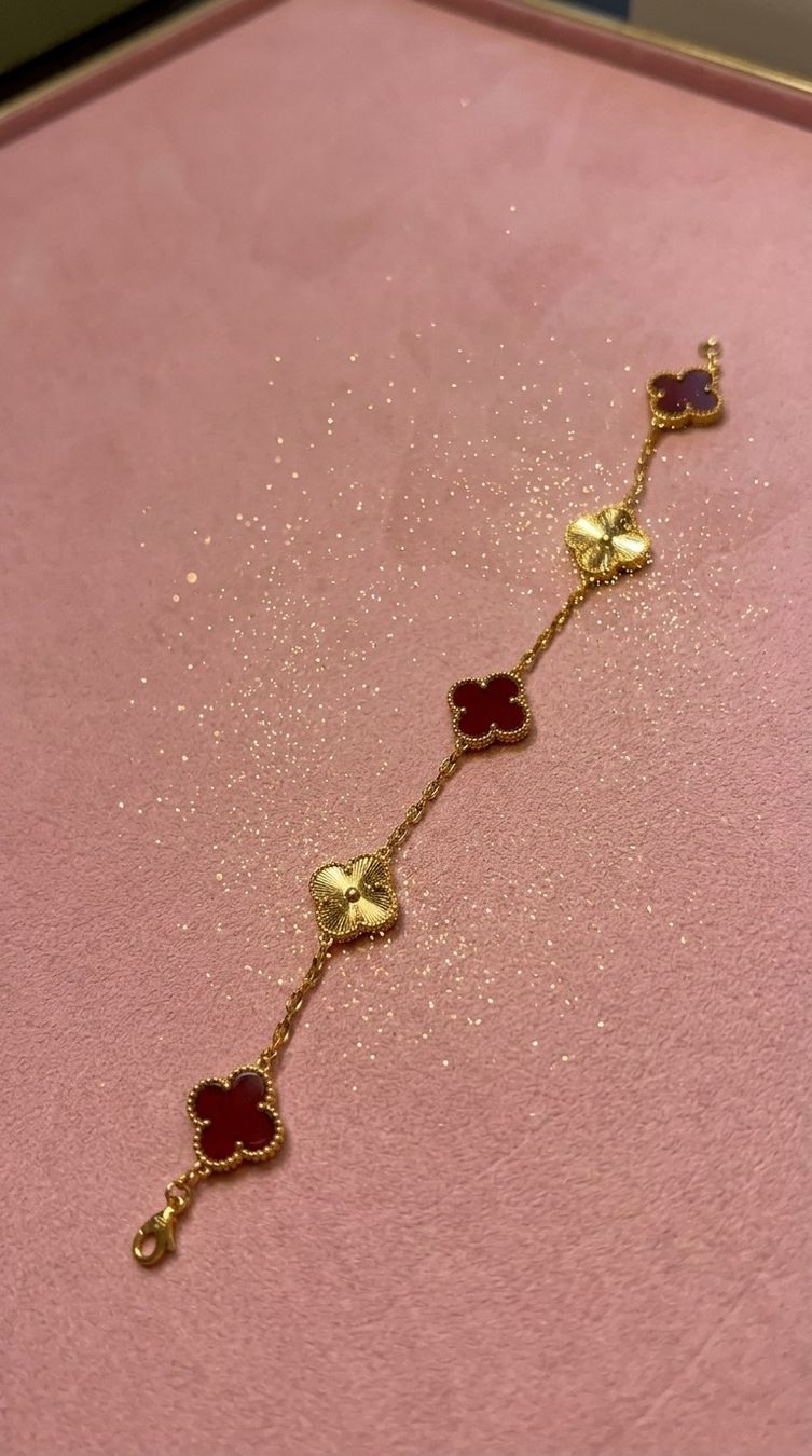 Bracciali & Braccialetti: Bracelet Trèfle Dark red – Nuovo e nell'imballaggio originale da St-Maurice venduto da Sandrinette123 1