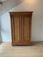 Antiker Kleiderschrank, massiv, guter Zustand, Vintage!