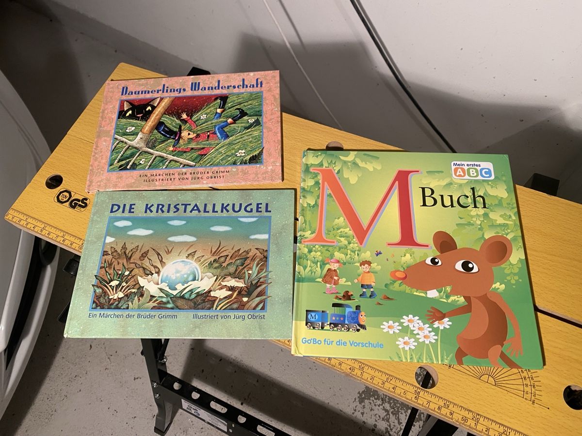 Libri: Grimm Märchen Klassiker: Daumerling, Kristallkugel, ABC – Usato da Volketswil venduto da 3ve_n8pt 2