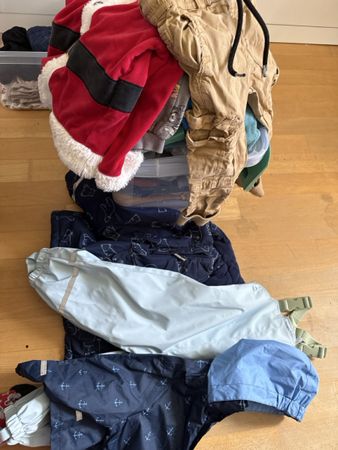 Kinderkleider Paket Winterjacke Hose Pulli usw. Grösse 92