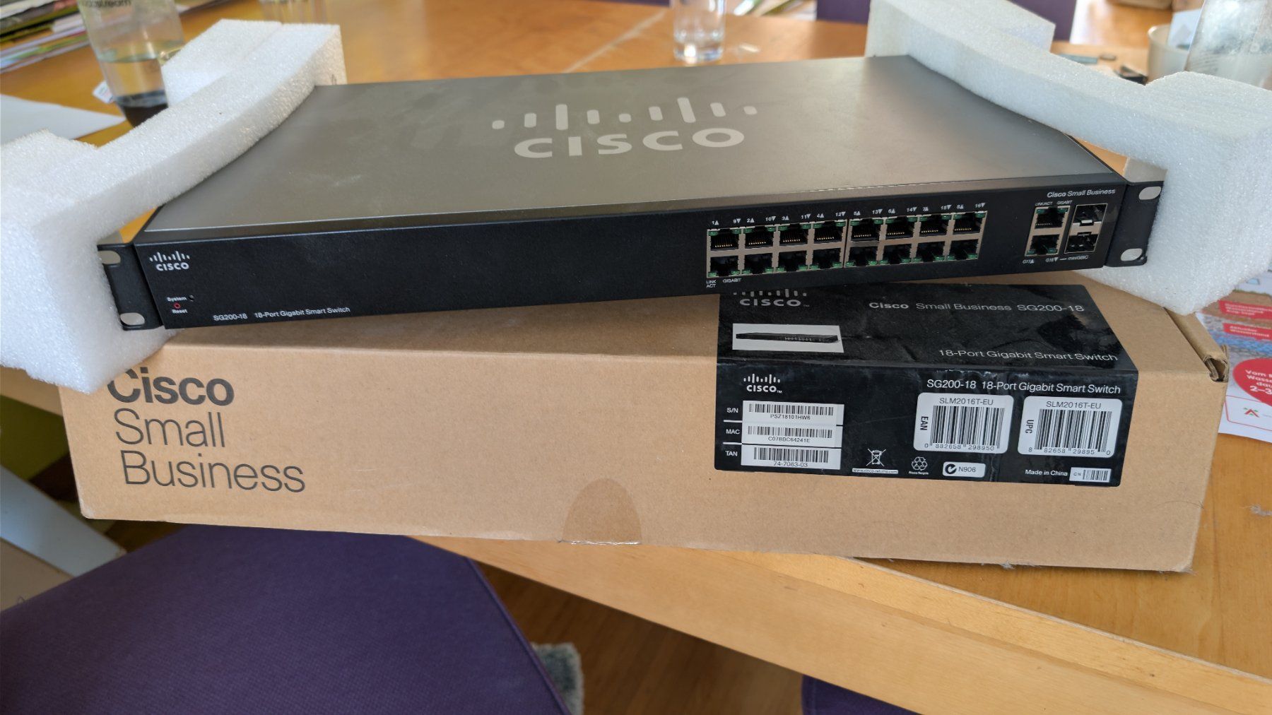 Cisco Hub & Switch: Cisco SG200-18 – Usato da Hochdorf venduto da Teftan