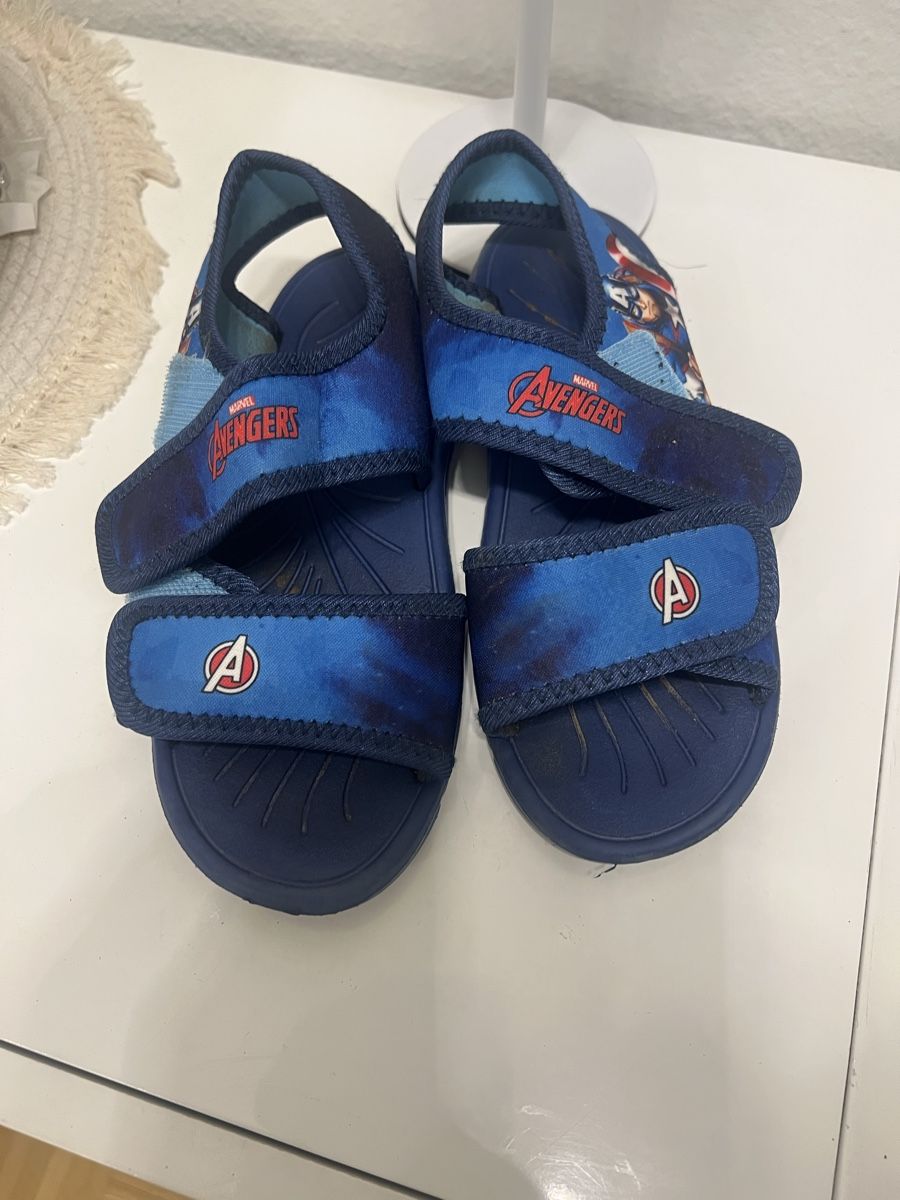 Scarpe per ragazzi: AVENGERS SANDALEN GR 34 – Usato da Basel venduto da theo-g77