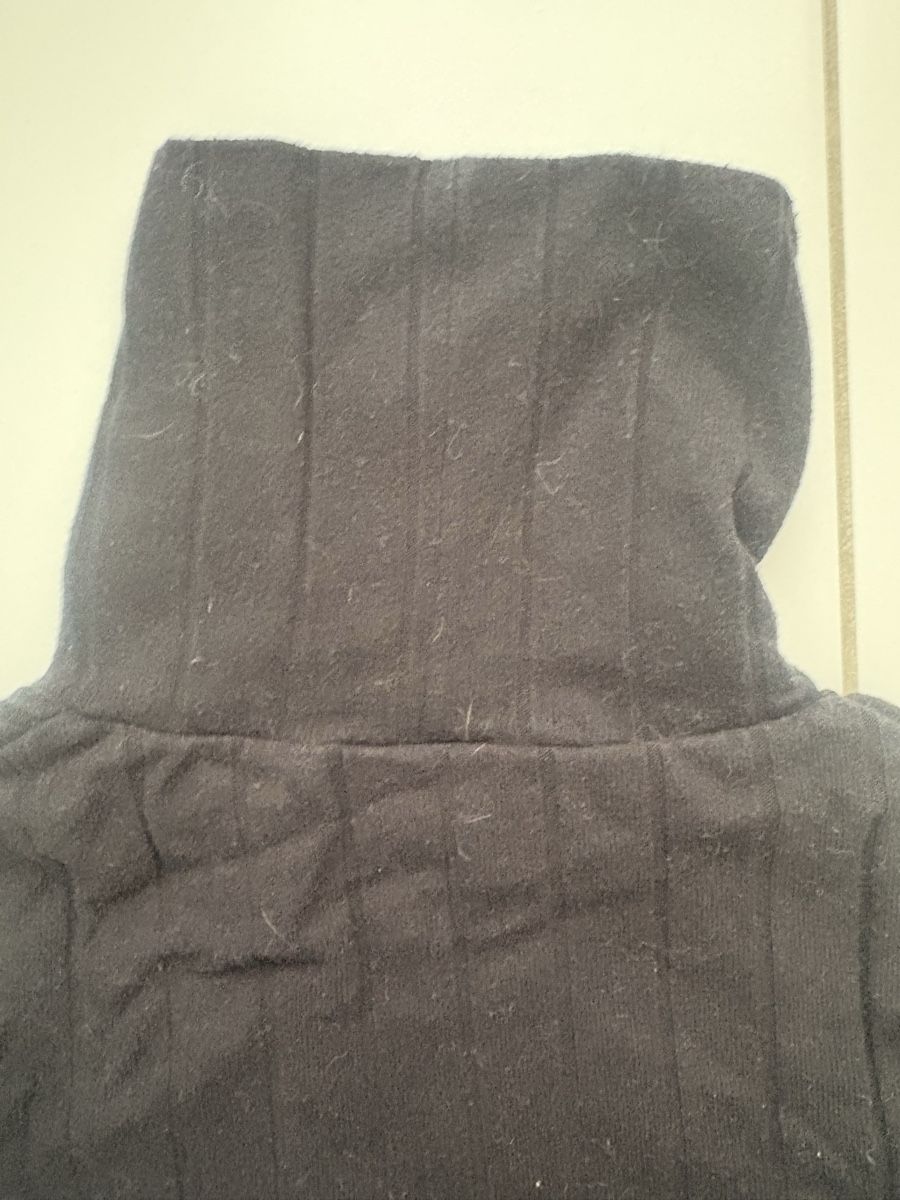 Pulls & Sweat-shirts: Schwarzer Rollkragenpullover, Grösse XS – D'occasion à Winterthur par nik_pr58 1