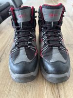 Gut erhaltene Wanderstiefel