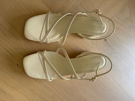 Neu: Weiße Blockabsatz Schuhe