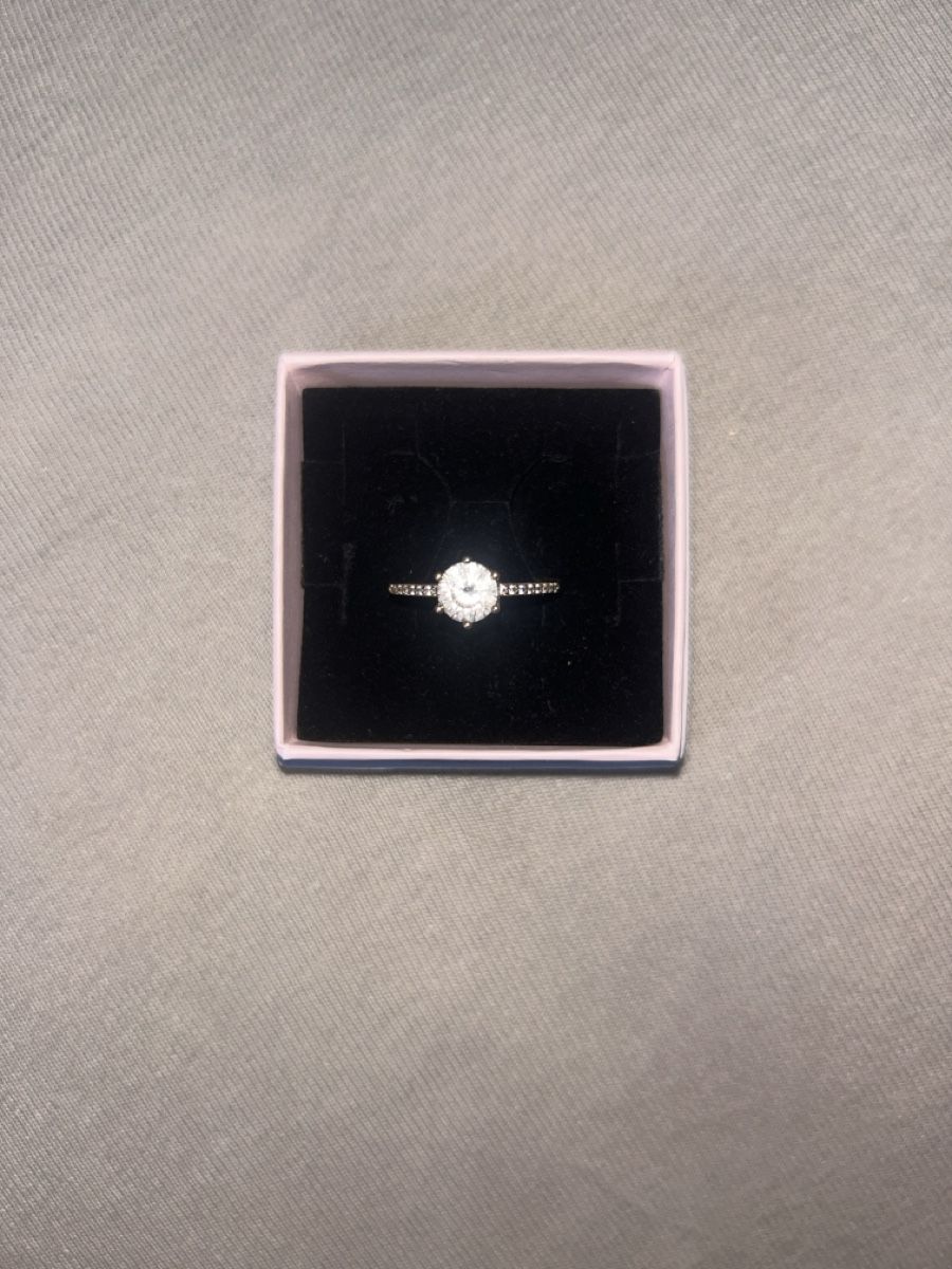 Pandora Anelli: Pandora Ring grösse S/M 125Fr gekauft  – Usato da Luzern venduto da mar_l9g6
