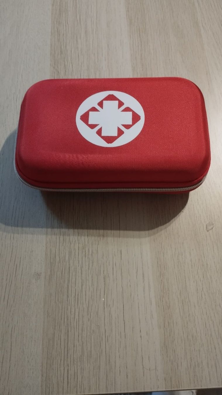 Kit di pronto soccorso: Trousse de premiers secours complète - Indispensable! – Nuovo (secondo la descrizione) da Vevey venduto da SecondRun_CH 2