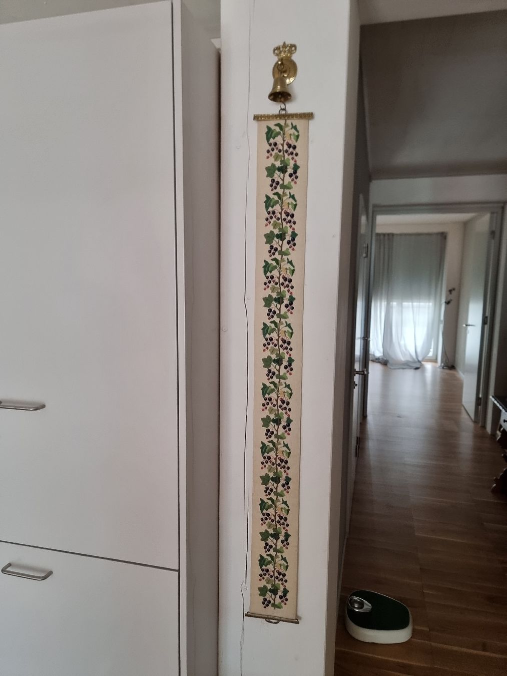 Tutte le decorazioni: Stickerei Glockenzug – Usato da Winterthur venduto da Schoenesausholz