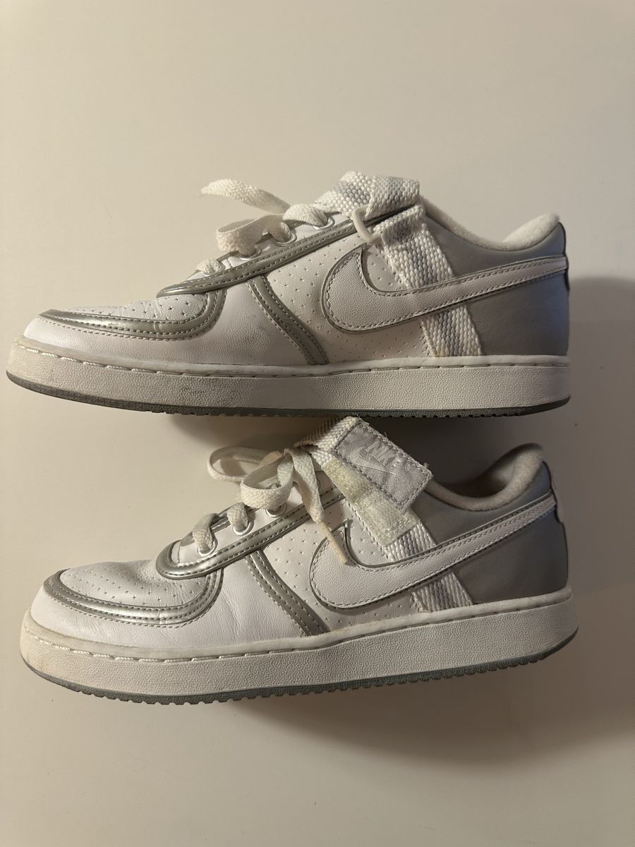 Nike Scarpe da donna: Nike Vandal Low weiss/silber, Gr. 39 – Usato da Basel venduto da fasnachtsoutlet1965