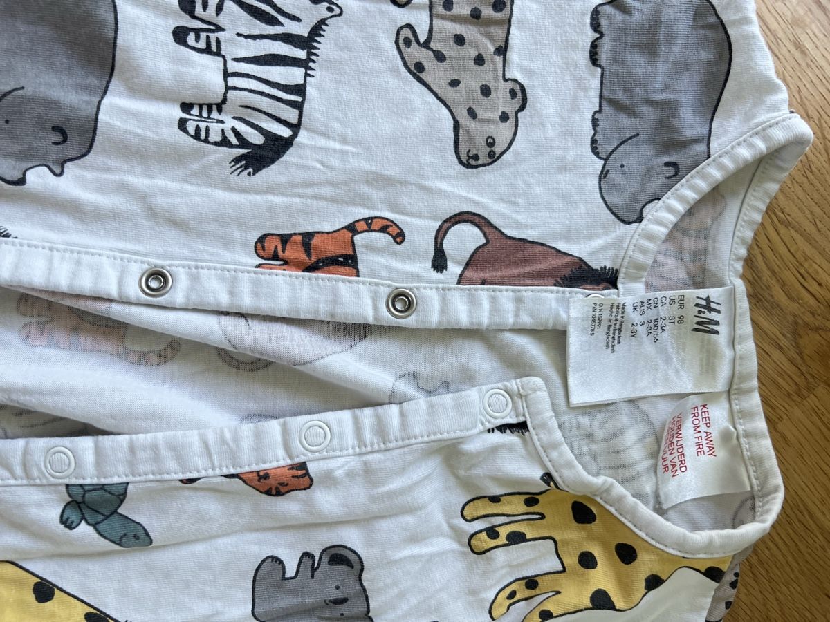 H&M Pagliaccetti: Pyjama Strampler Gr. 98 Tiere H&M – Usato da Zollikerberg venduto da Huglina 1
