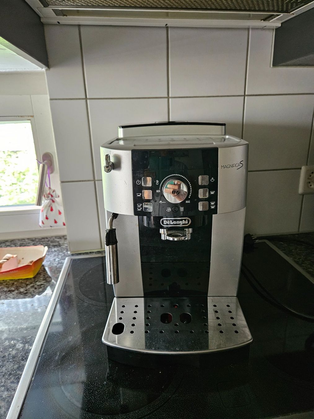 De'Longhi Kaffeemaschinen & Espressomaschinen: Delonghi Manifica S – Defekt aus Landquart von Snug01