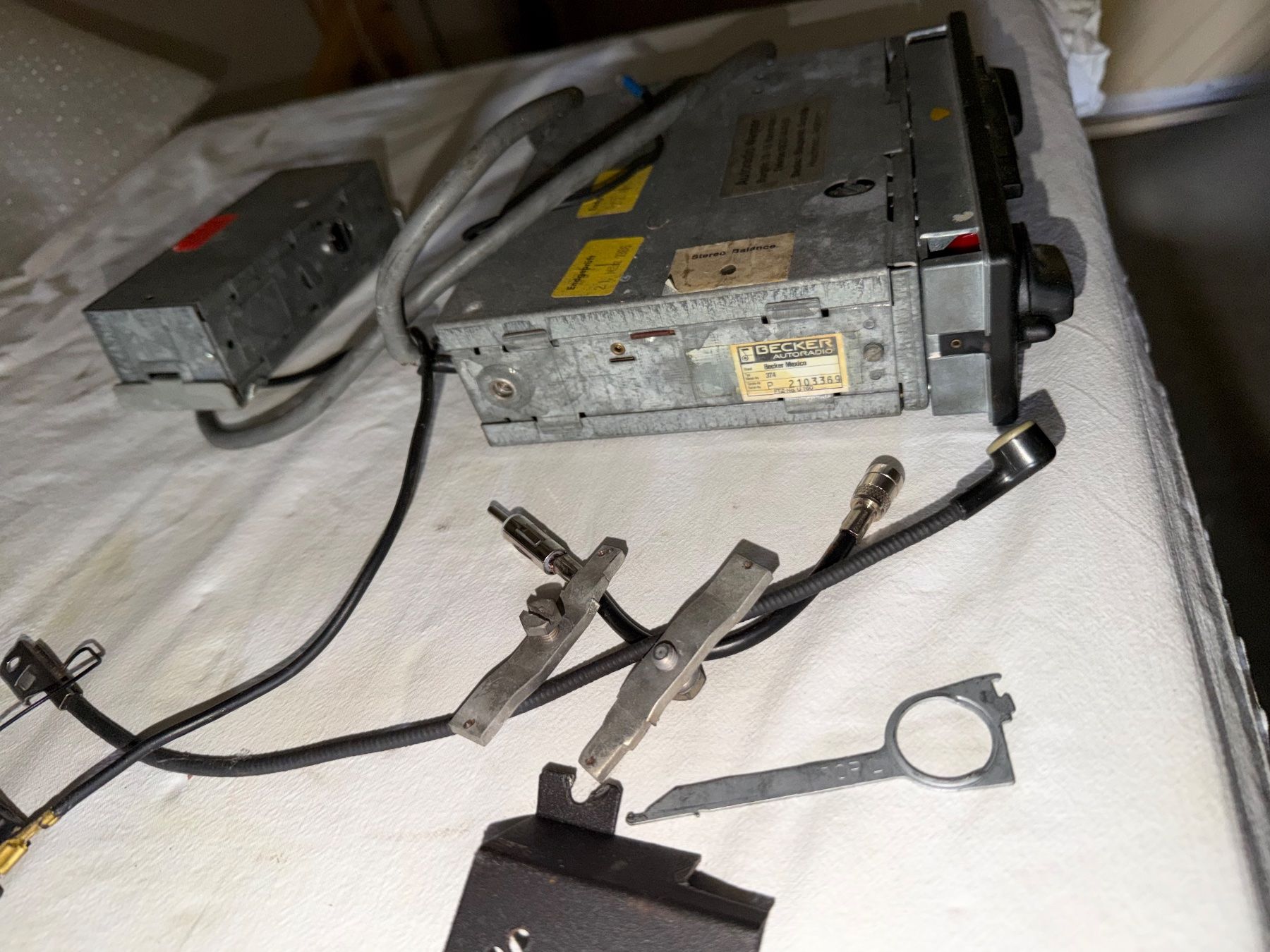 Mercedes-Benz Tutti pezzi di ricambio auto: Autoradio Becker Mexico Kassette 12 Volt gratis Versand CH – Usato da Luzern venduto da Basa73 3