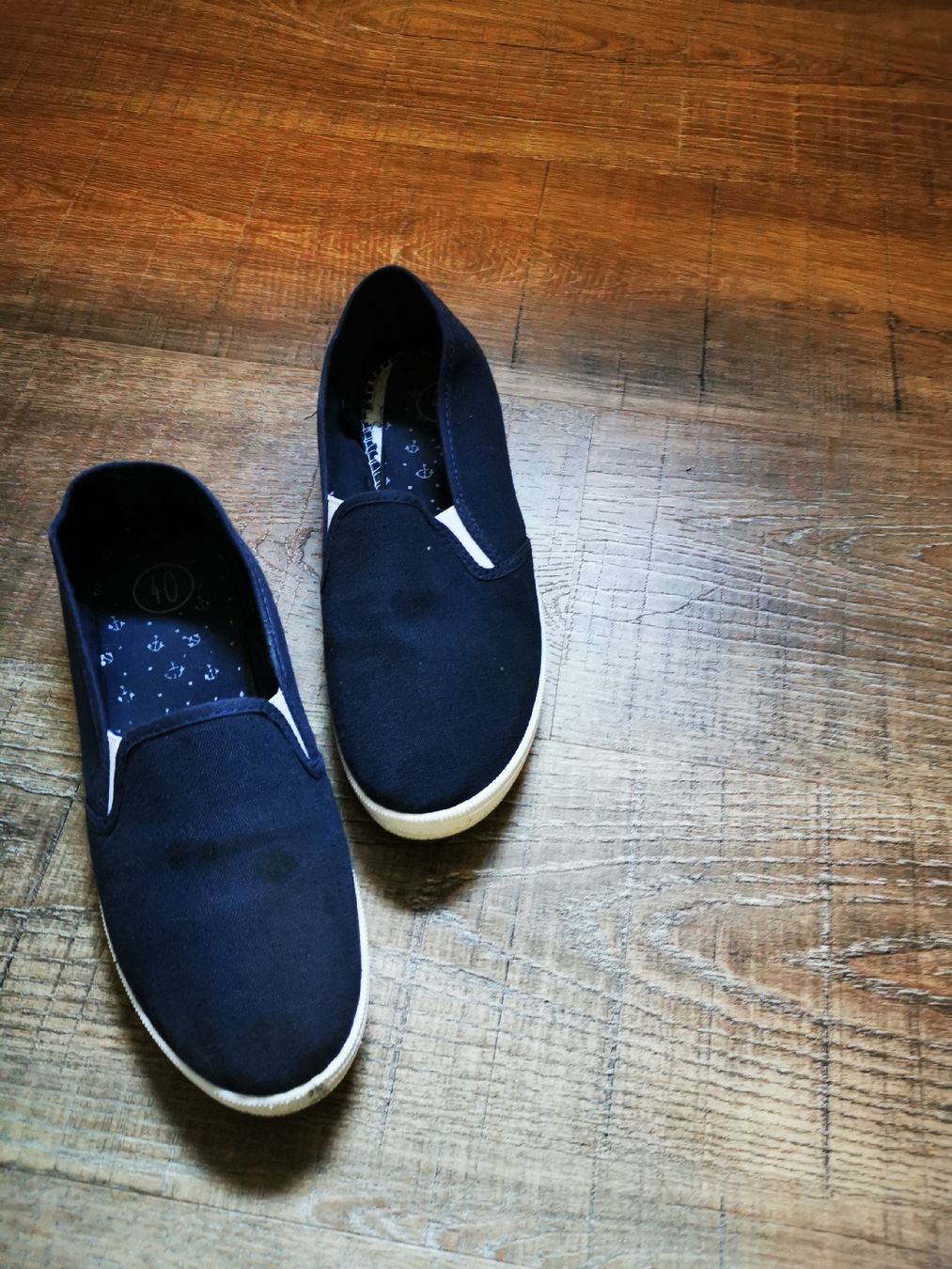 Scarpe da donna: Dunkelblaue Slip-Ons, Stoffschuhe, – Usato da Balsthal venduto da Leila_Luna 1