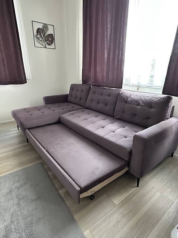 Divani: Ecksofa mit Schlaffunktion, lila Stoff, 280cm breit, top ... – Usato da St. Gallen venduto da mfo_c9w9 1