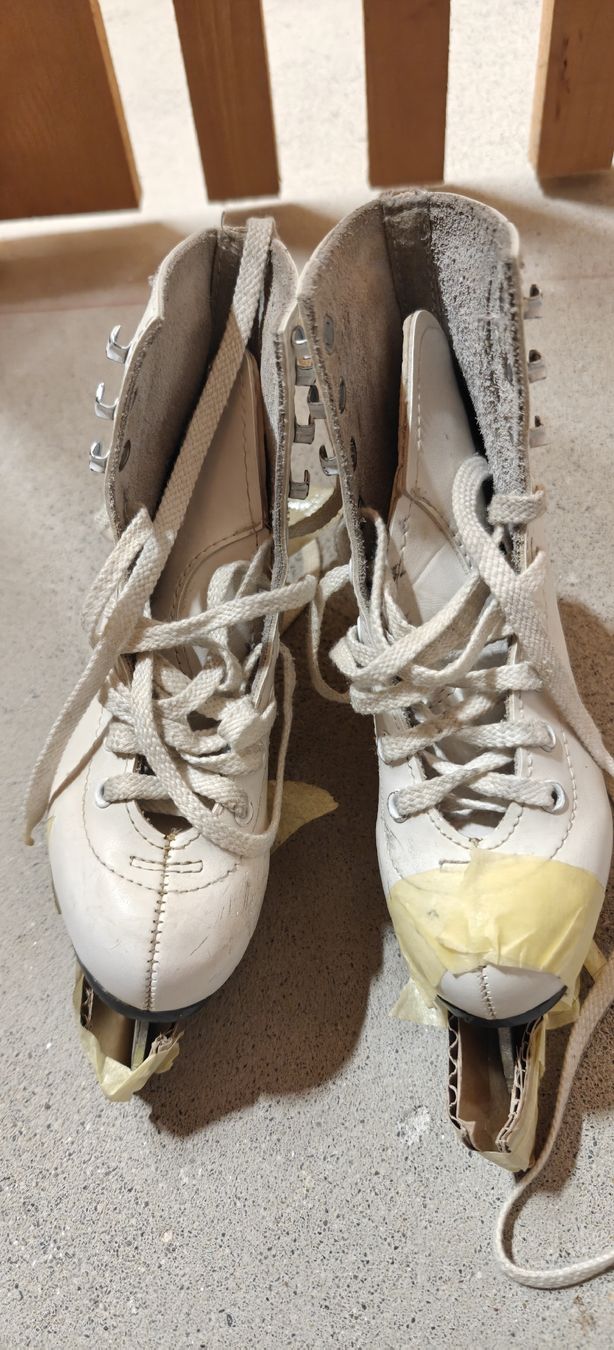 Patins à glace: Kinder Schlittschuhe gr.30 – D'occasion à Obernau par ChooseWisely 1