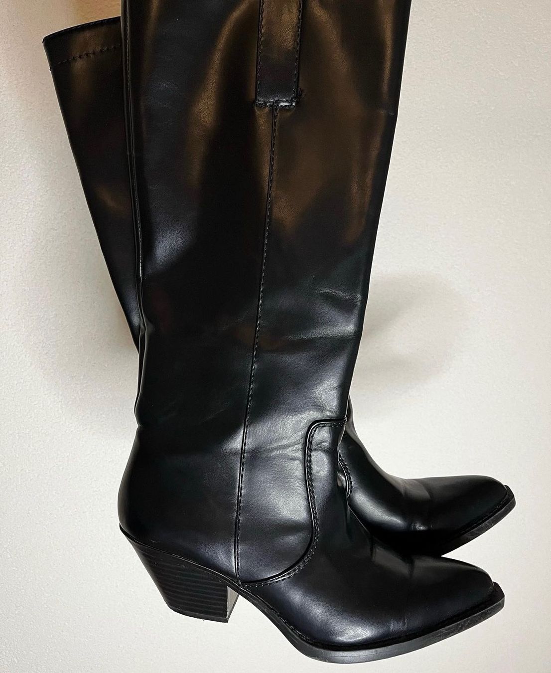 Zara Scarpe da donna: Bottes cowboy noires élégantes taille 37 – Nuovo (secondo la descrizione) da La Tour-de-Trême venduto da lol_85kj