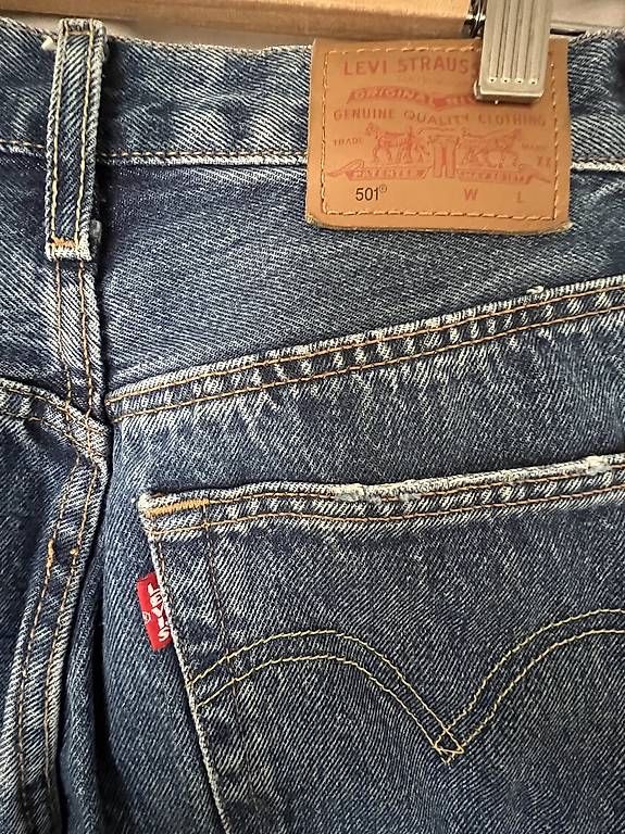 Jeans: Levi's Premium 501 Jeans W26 L26 – Usato da Versoix venduto da L_armoire_d_isa