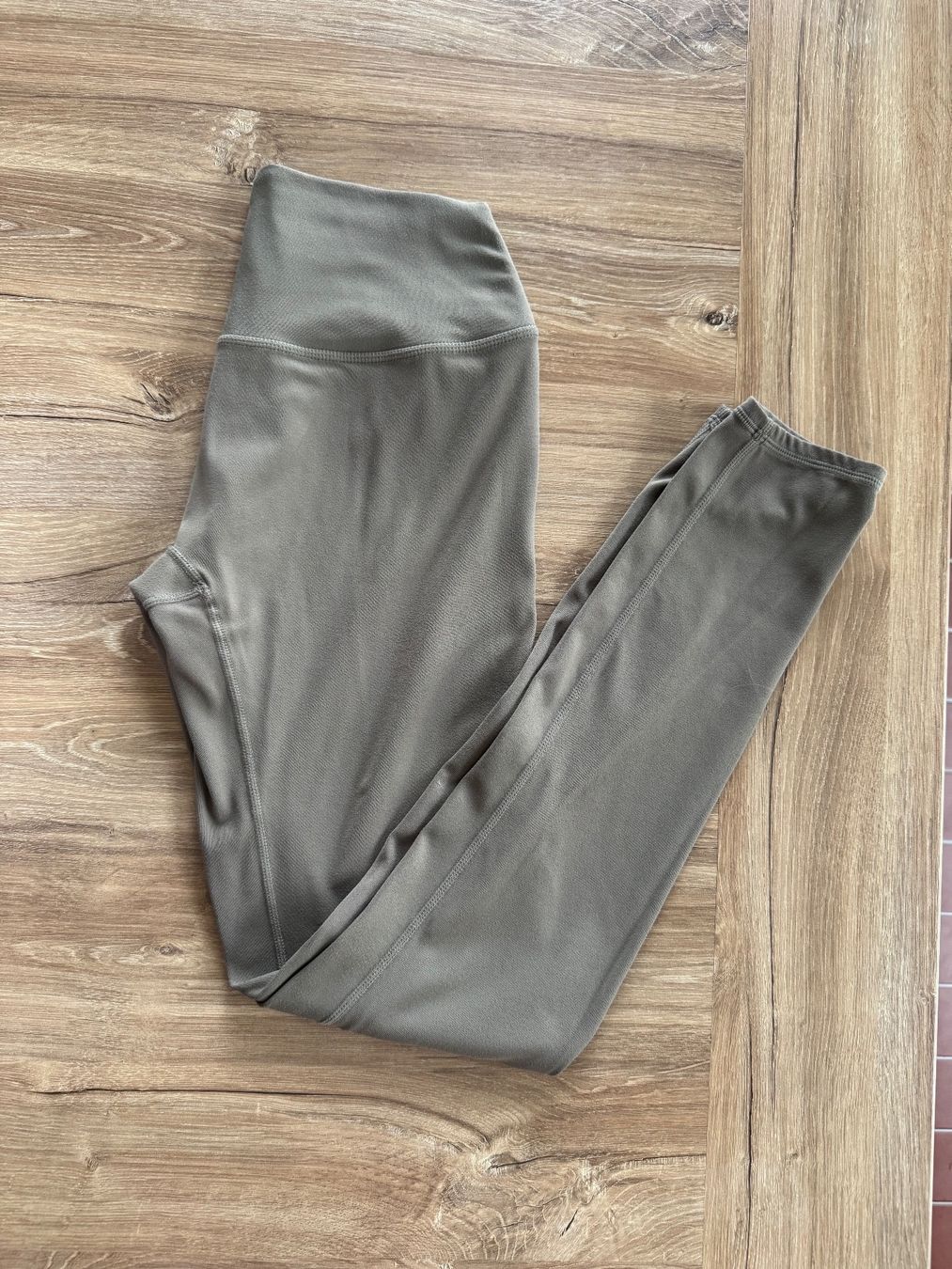 Leggings: Oner Active Softmotion Leggings - S Moss Brown – Nuovo (secondo la descrizione) da Zürich venduto da SNovo