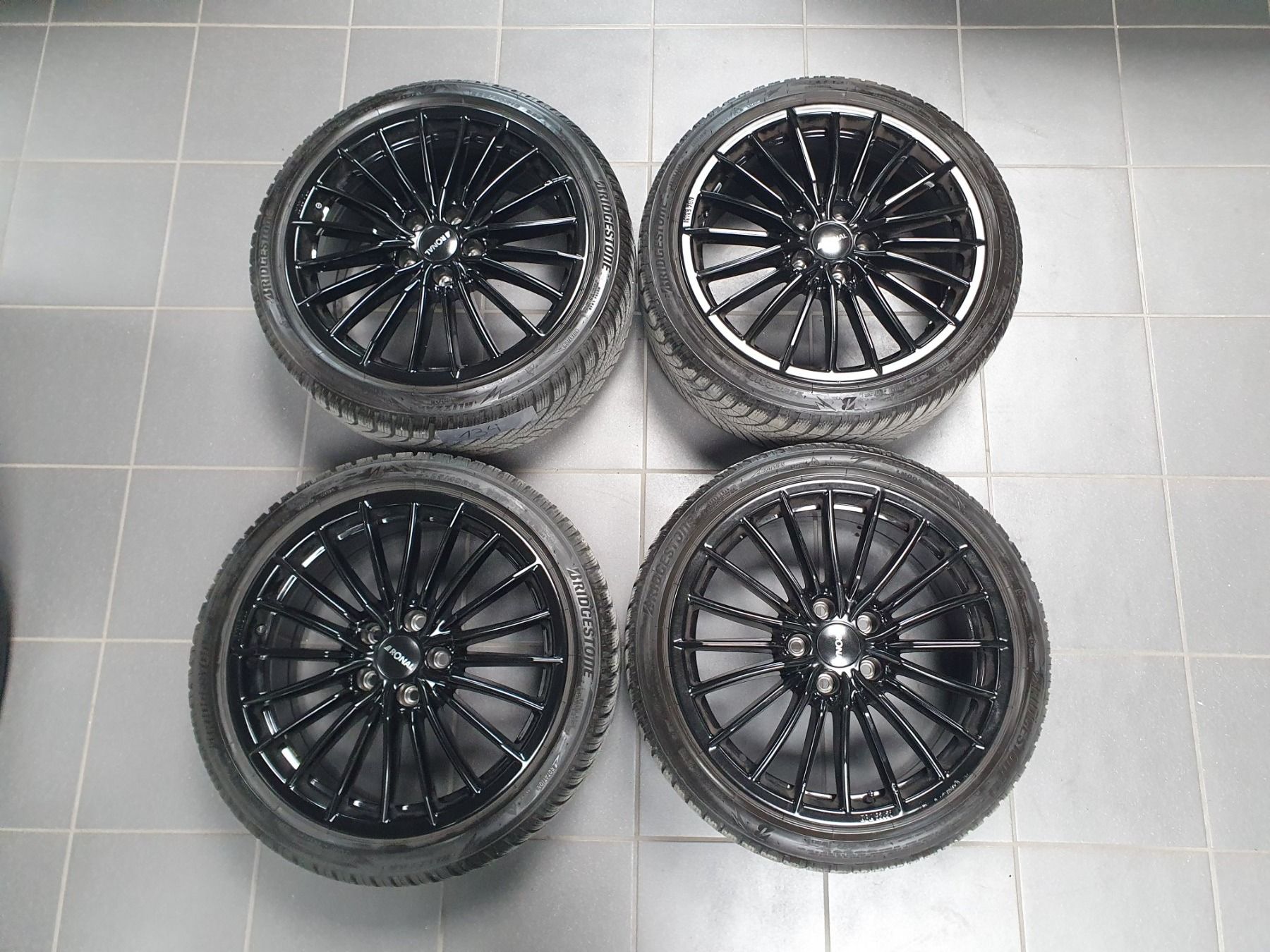 Pneus & Kompletträder: Winterräder 18" VW Golf GTI & R – Gebraucht aus Winterthur von WEWi-Ersatzteile