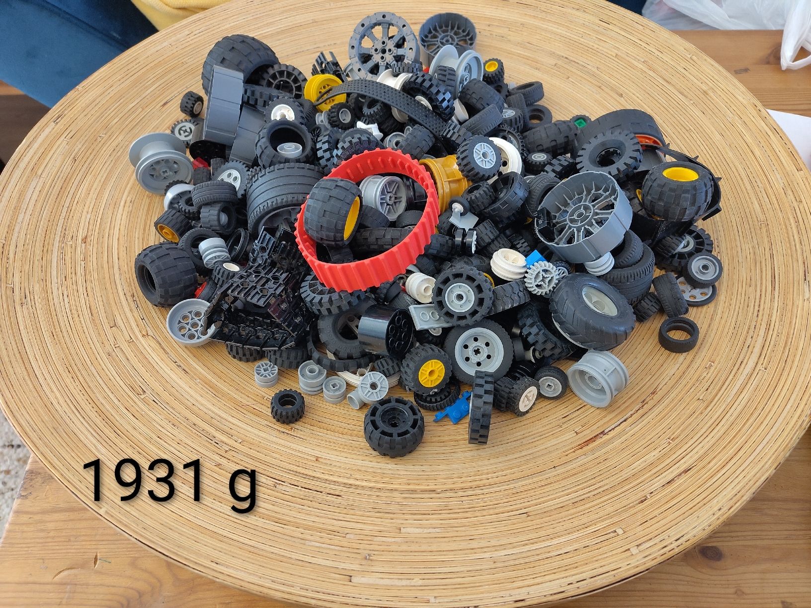 Lego Jouets: Lego-Kiste voll Räder – D'occasion à Winterthur par SebastianWeiler