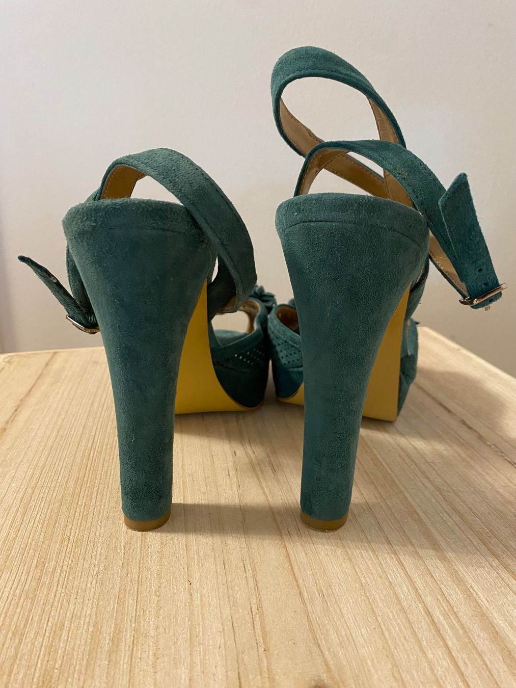 Avant Premiere Scarpe da donna: Sandalette Wildleder mit Riemchen – Usato da Grenchen venduto da glamourlady 2