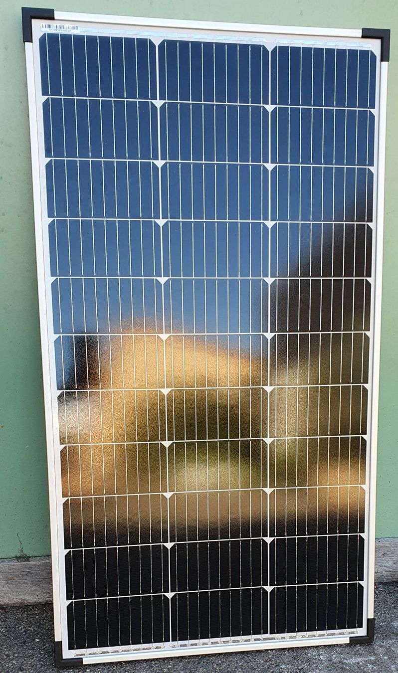 Dispositivi a energia solare: 2x 100W Solarmodul Monokristallin NEU – Nuovo (secondo la descrizione) da Schaffhausen venduto da Secretfly