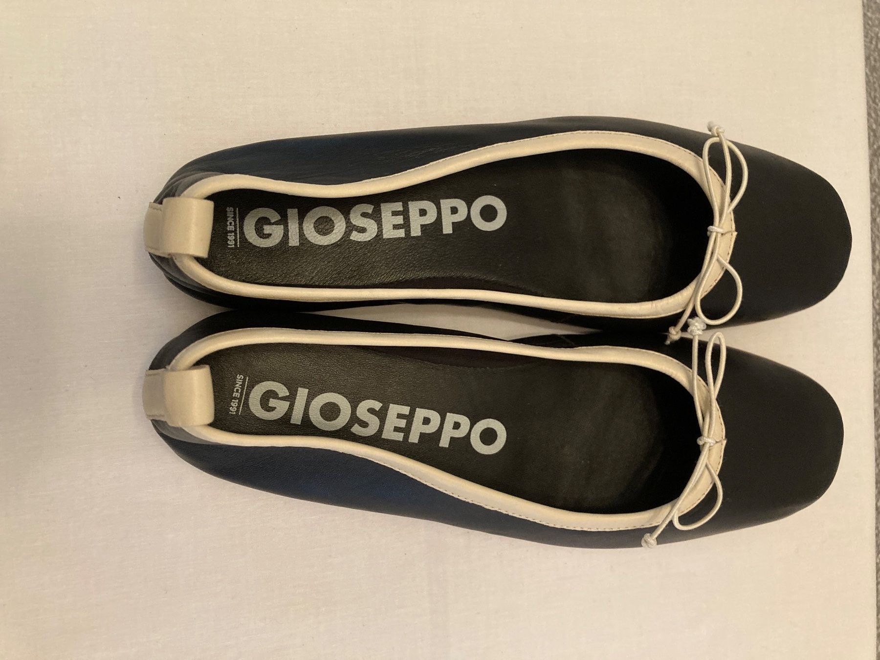 Scarpe da donna: Leder Ballerinas Gr. 41 Schwarz/Beige – Usato da Zürich venduto da cec_g78g