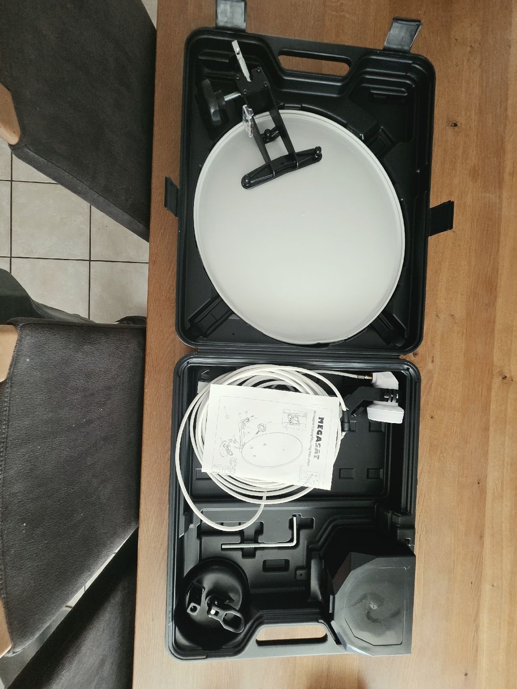 Parabola satellitare: Antenne satellite  – Usato da Chavornay venduto da Jolabricole