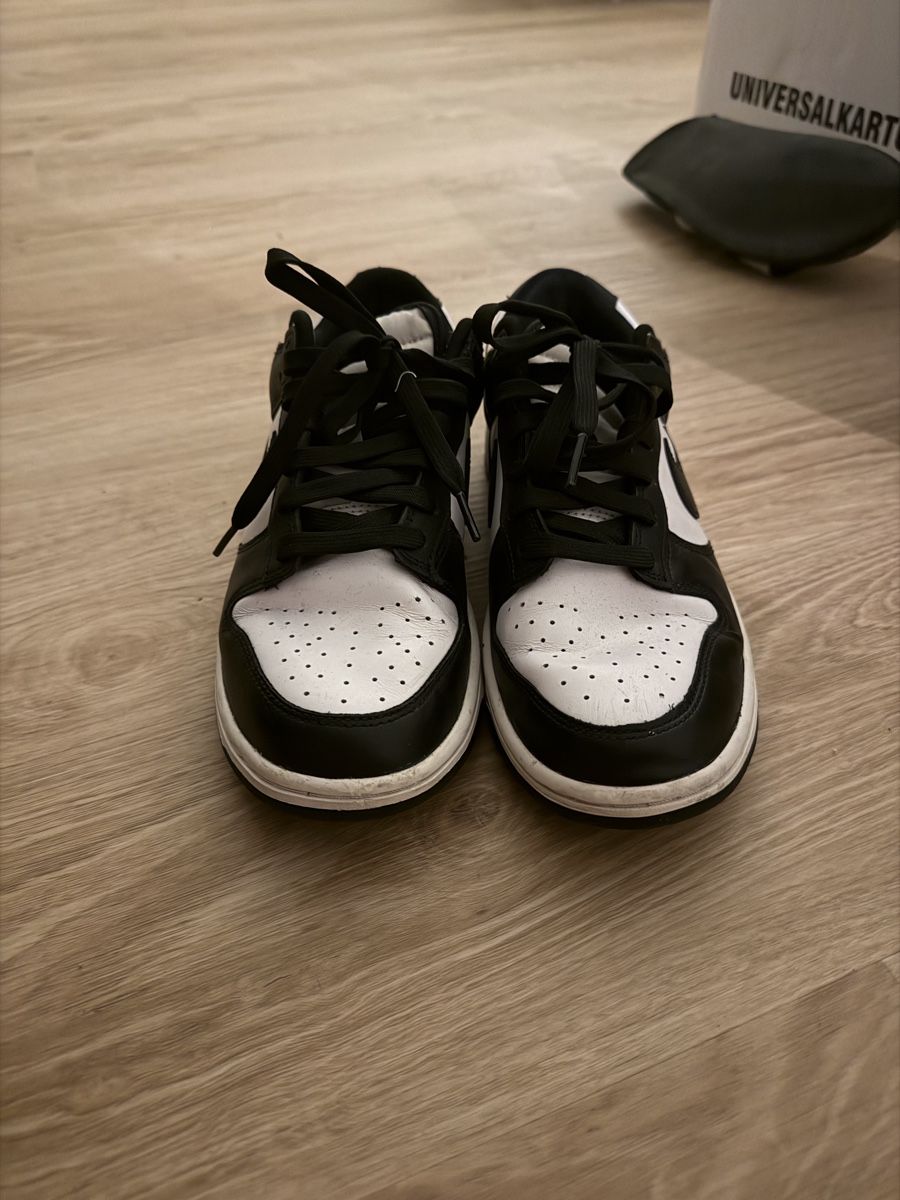Nike Scarpe da uomo: Sneaker Nike Dunk Low schwarz weiss 8.5 – Usato da Tüscherz-Alfermée venduto da Josydem 1