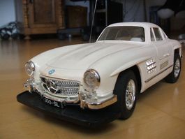 Modellauto Mercedes-Benz 300 SL mit Fernsteuerung