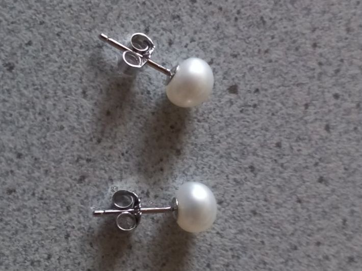Orecchini pendenti & Orecchini a lobo: Süsswasser Perlen Ohrstecker, Silber 925 Rhodiniert. – Nuovo e nell'imballaggio originale da Winistorf venduto da acreativ4