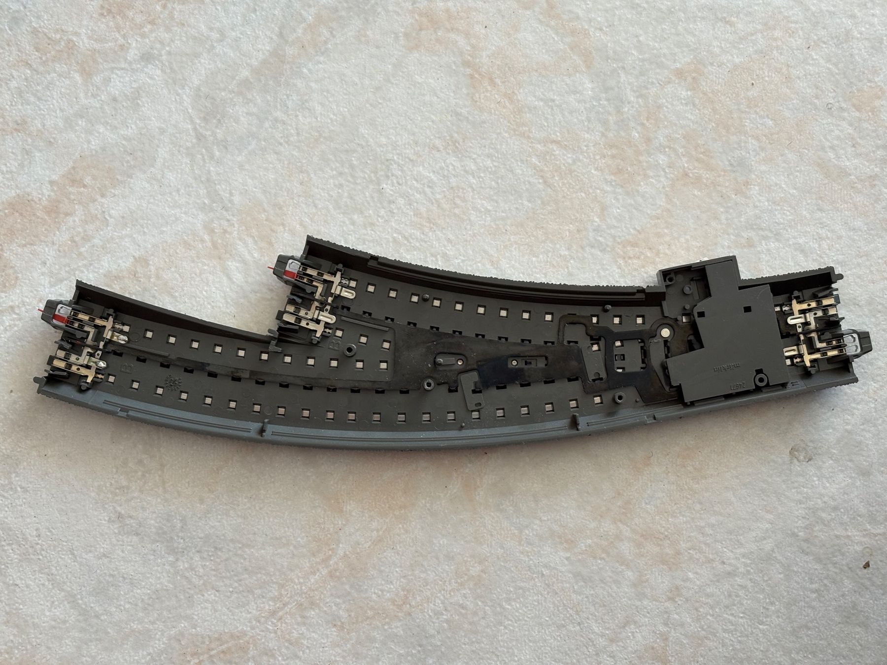 Märklin Modellini di ferrovie: 1x Marklin C 24671 Bogenweiche links – Usato da Hauterive NE venduto da eriamch 1
