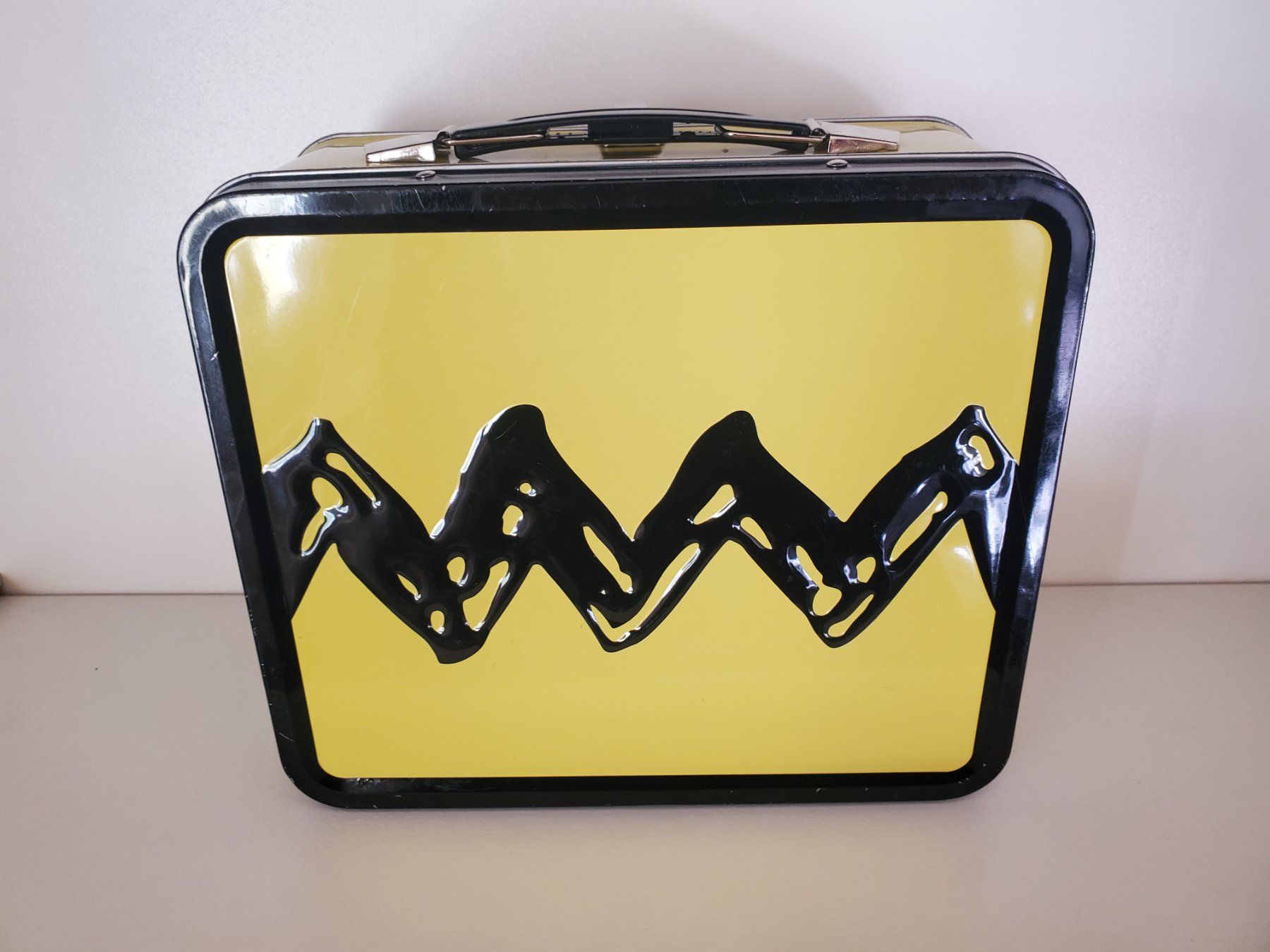 Contenitori & Simili: Lunchbox jaune de 2014 Snoopy Peanuts en métal – Usato da Rennaz venduto da La_malle_du_dauphin 1