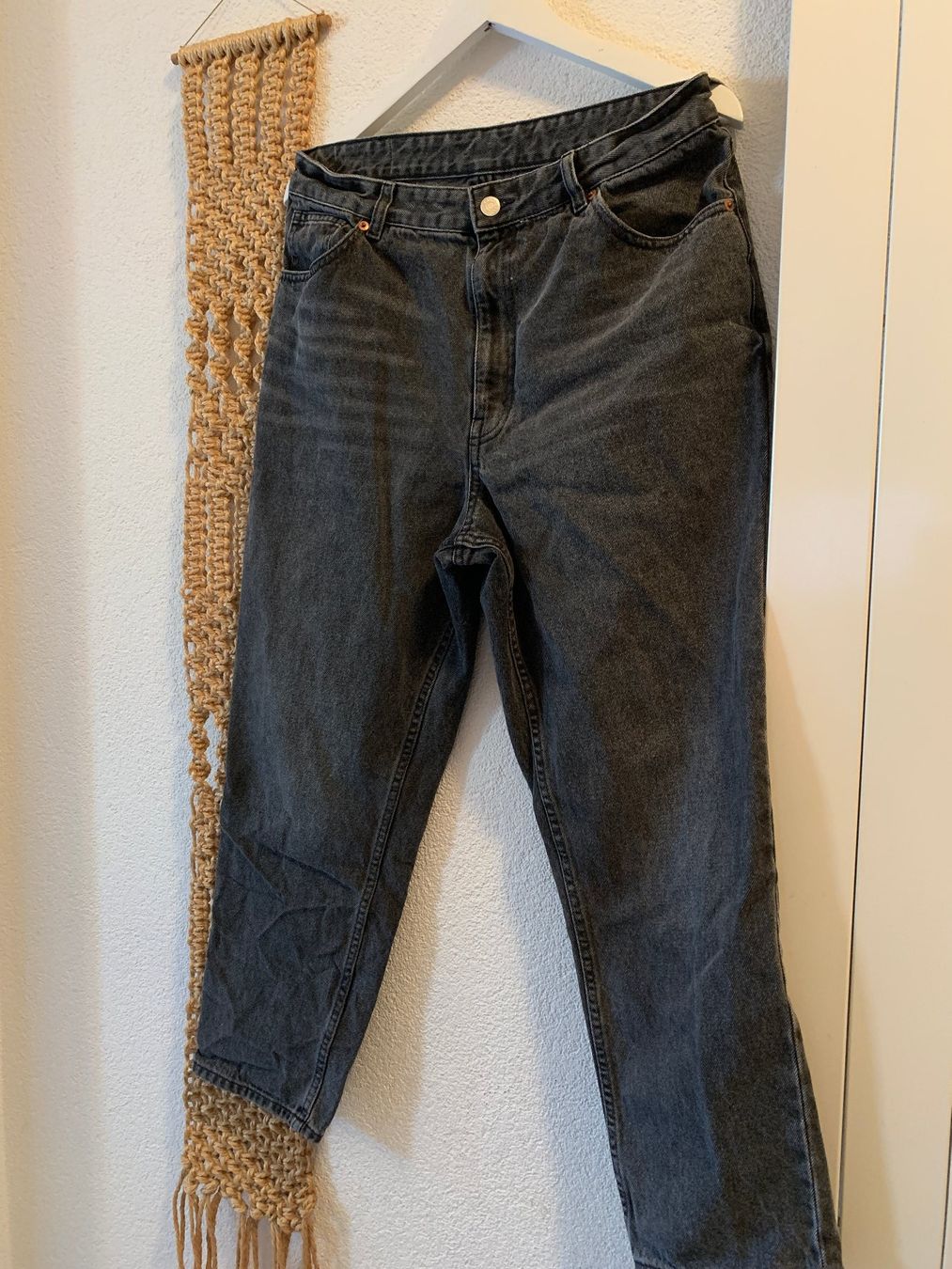 Monki Jeans: Jeans Monki grau/anthrazit, Straight leg, Gr. 40 – Gebraucht aus St. Gallen von Miousch 2