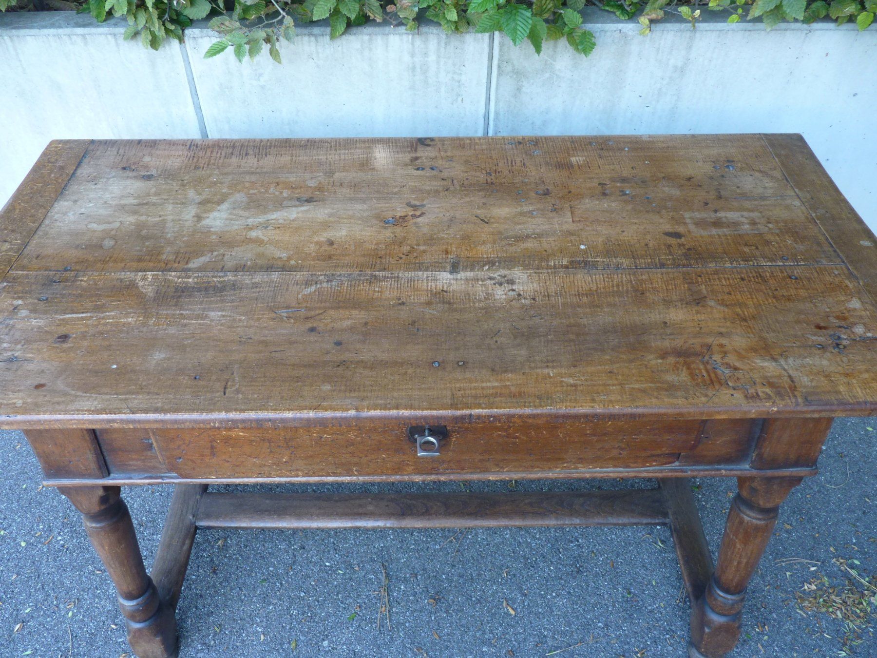 Eichholtz Tische: Antiker Uralter Eichenholztisch 118x75x55cm – Gebraucht aus Küsnacht ZH von zoliboli01 1