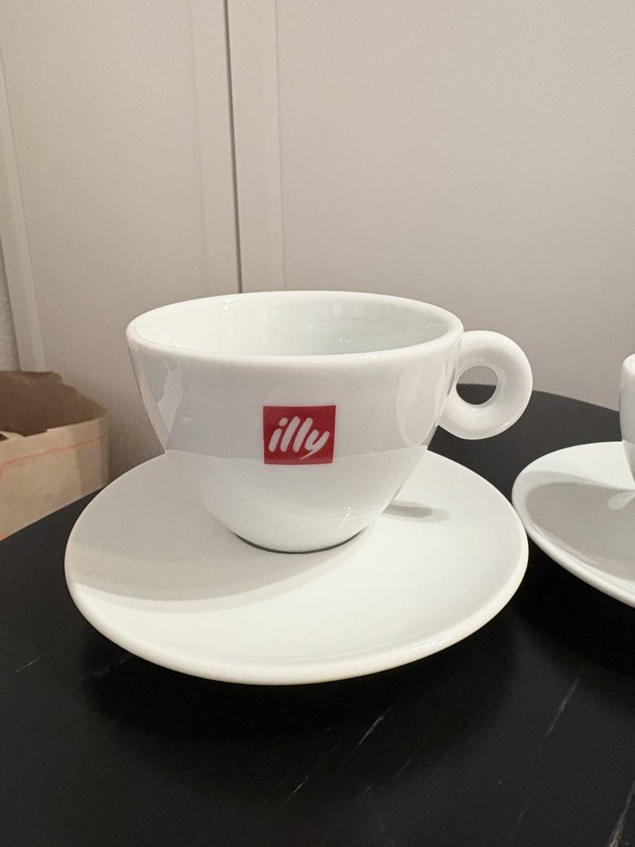 Illy Tazze: Illy Coffee Cup Set, Two Ceramic Cups with Saucers – Nuovo (secondo la descrizione) da Meyrin venduto da yej_w8lz 1