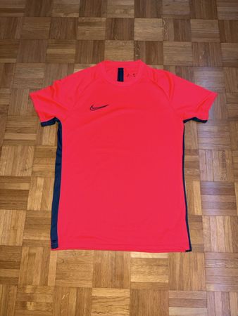 Nike Sport T-Shirt rot Size M