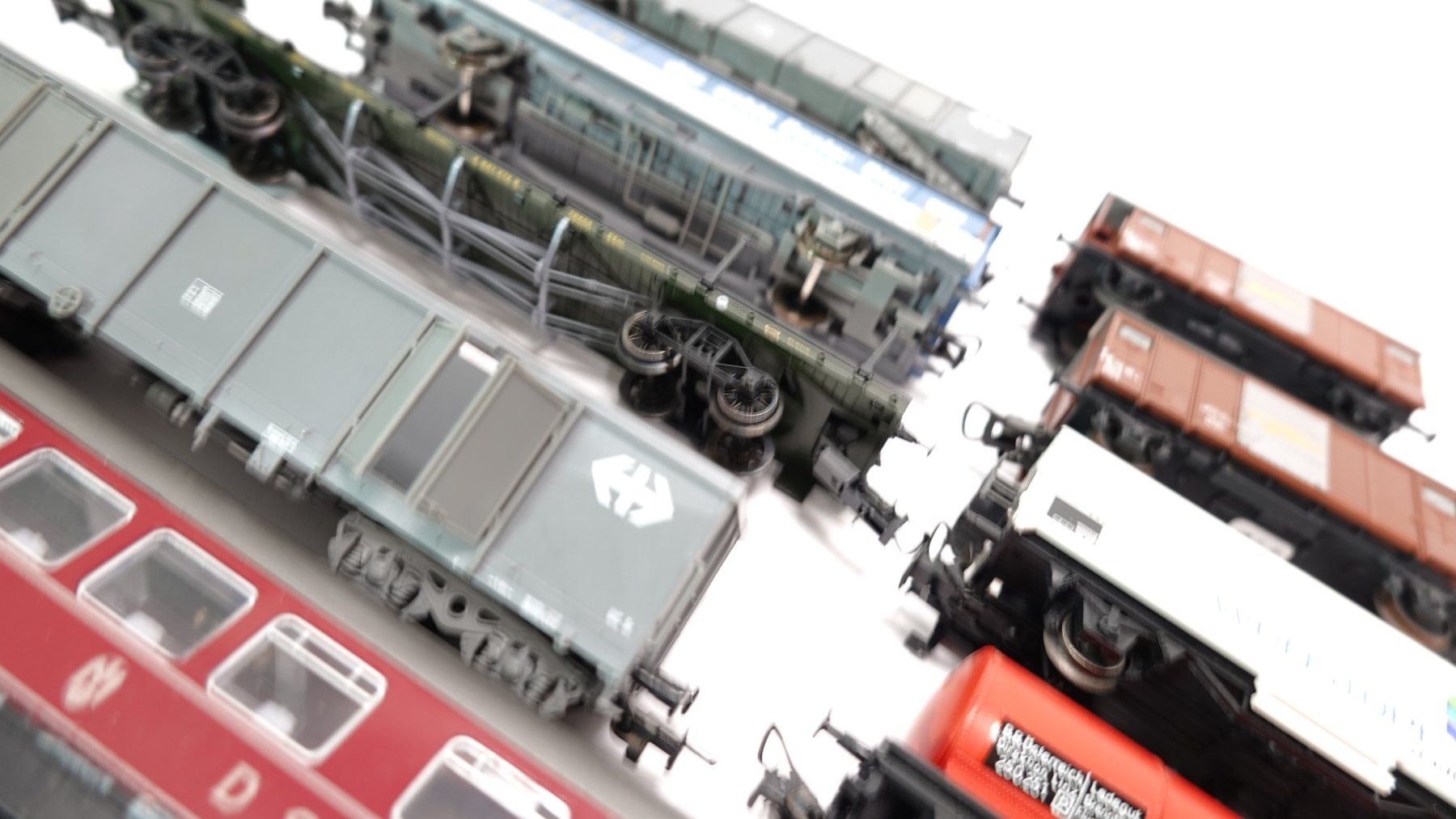 Modelleisenbahnen: e69 neu Wagen div Hersteller zum Spielen oder Basteln – Gebraucht aus Thun von evinka_gmbh