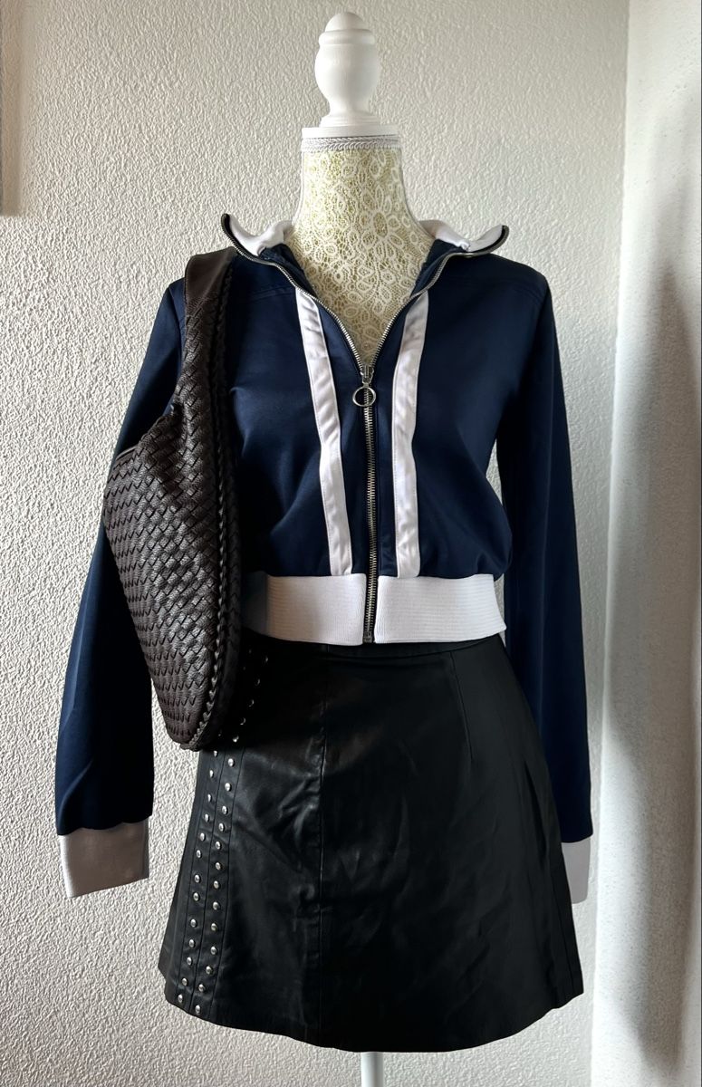 Zara Vestes: Navy zip-up jacket – Neuf (Voir description) à Otelfingen par houseofstae