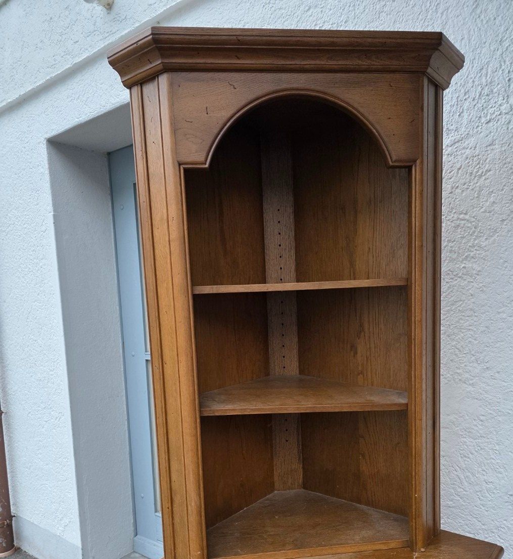 Scaffali: Eckmöbel, teilmassiv in Nussbaum-Optik Gebraucht – Usato da Flums venduto da Flumsantik 1