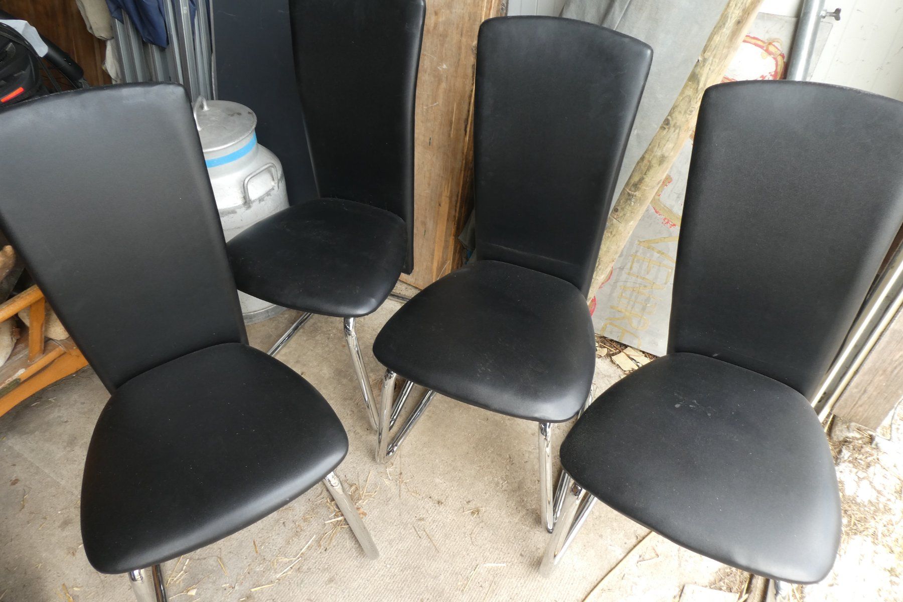 Sedie: 4 chaises en skaï – Usato da Fontaines NE venduto da monloisir