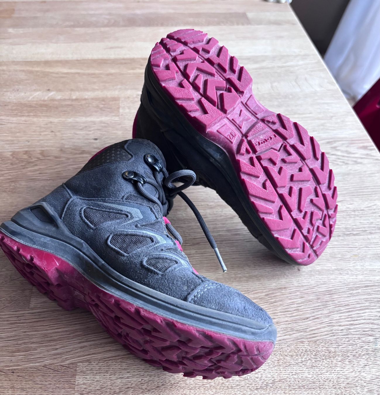 Lowa Schuhe für Jungen: Lowa Trekkingschuhe Grösse 32 – Gebraucht aus Zürich von mhug1 1