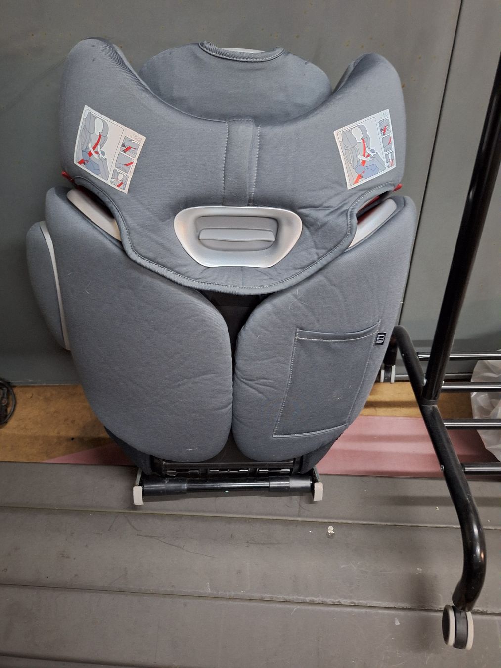 Cybex Auto-Kindersitze: Cybex Solution X-Fix Kindersitz Grau - Guter Zustand! – Gebraucht aus Zürich von rotezora67 2