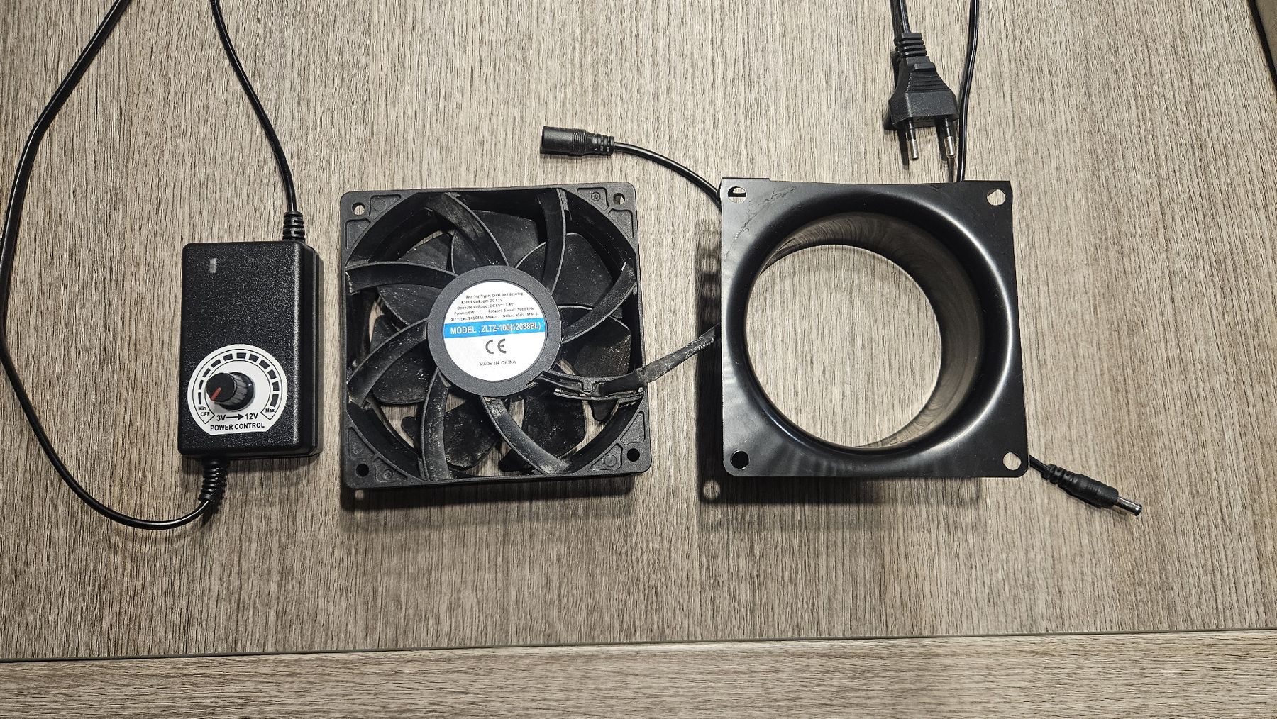 Ventilatori: Schwarzer DC12V Axial Lüfter – Usato da Kleinandelfingen venduto da jessi2209