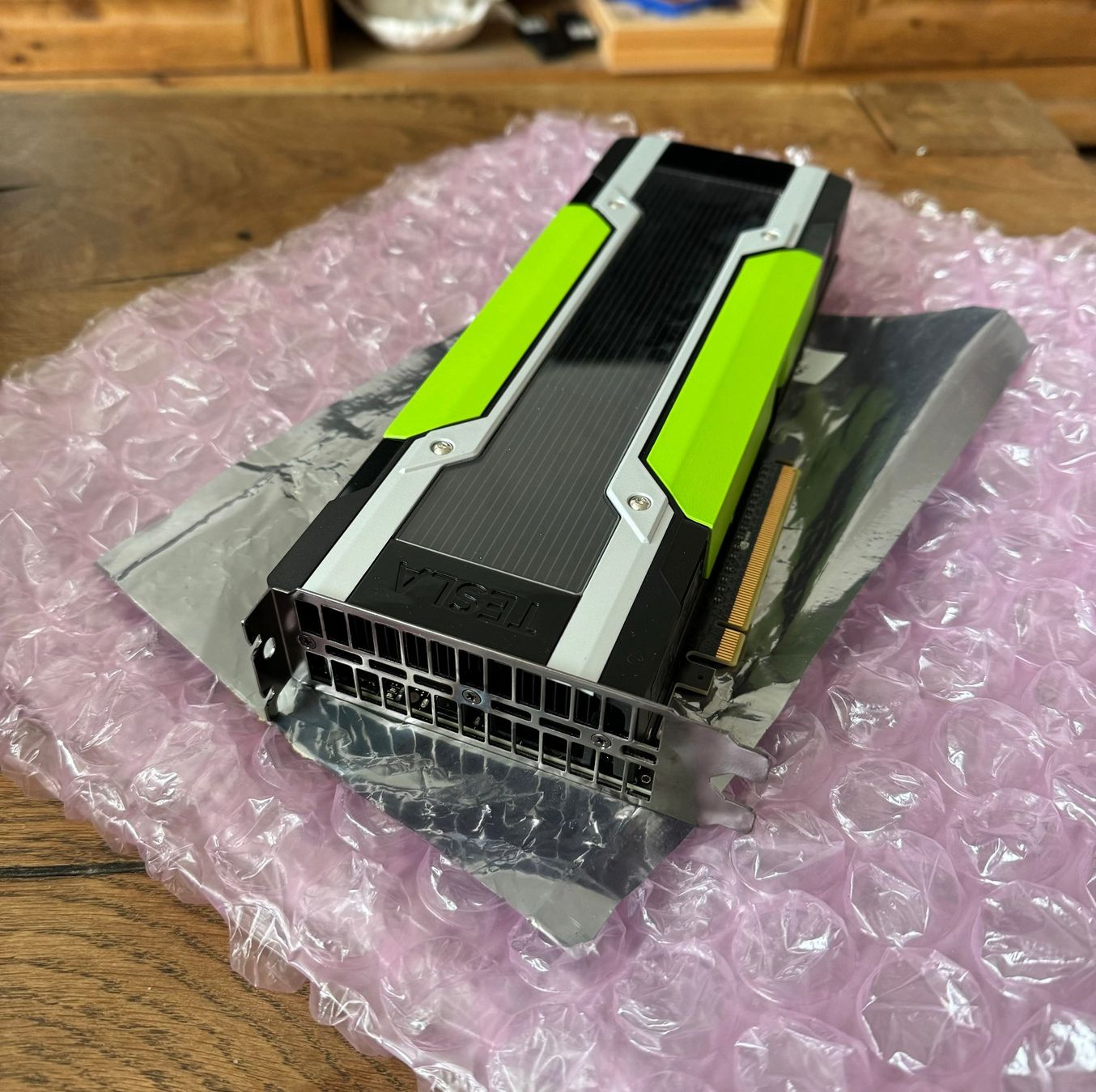 Nvidia Grafikkarten: NVIDIA K80 Professionelle GPU 24GB VRAM – Gebraucht aus Root von Sn00p