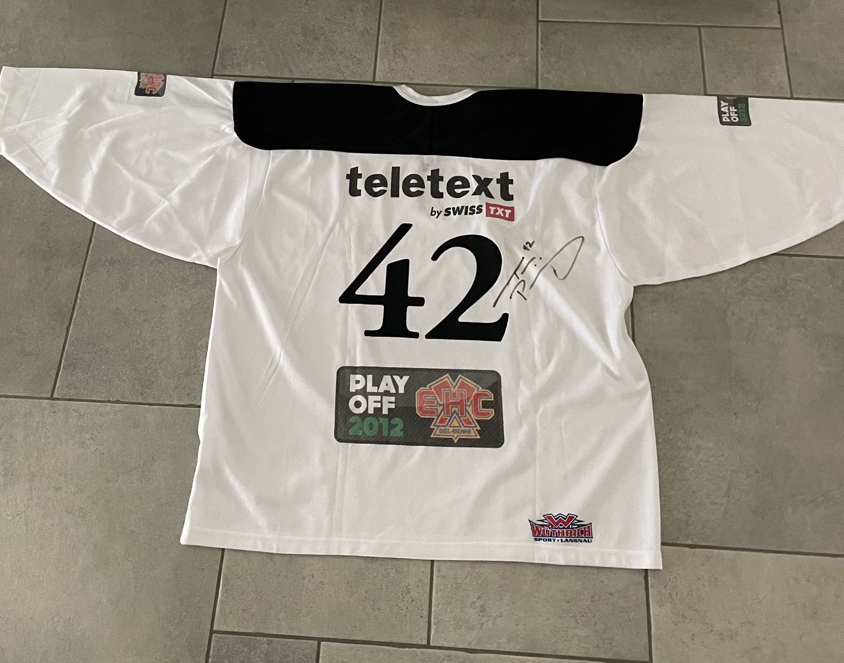 EHC Biel Leibchen & Hosen: Original Einlaufdress von Tom Preissing EHC Biel – Gebraucht aus Biel/Bienne von Cmobi 1