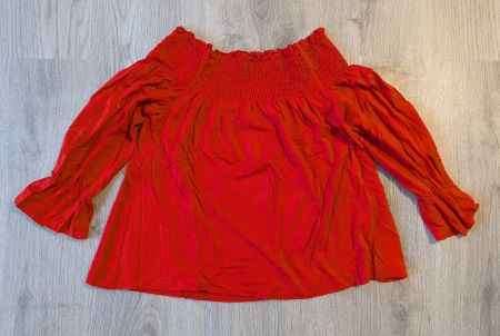 Rote Carmenbluse Gr. S - Figurbetont und Elegant